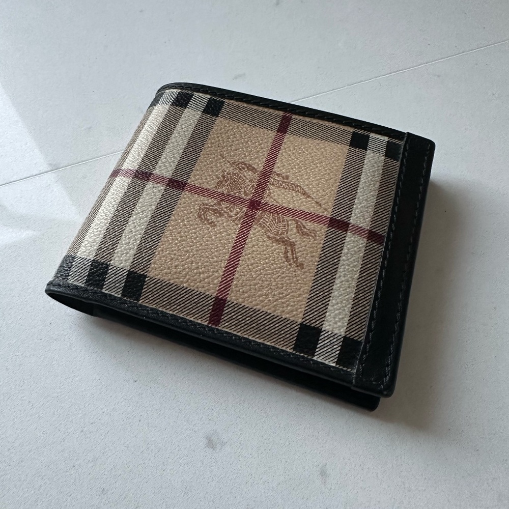 Authentic Burberry Mens Bifold Wallet in tartan